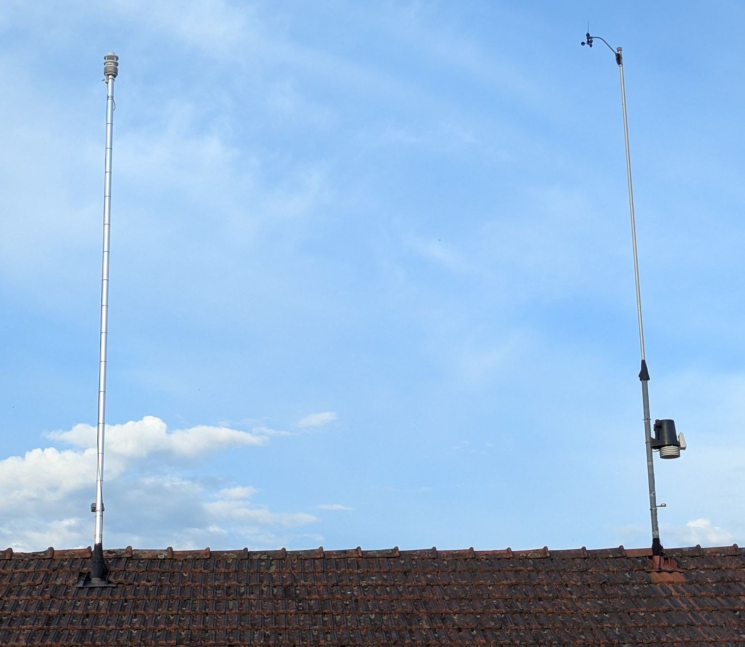 Wetterstation Drei neben Davis Vantage Pro 2 Plus
